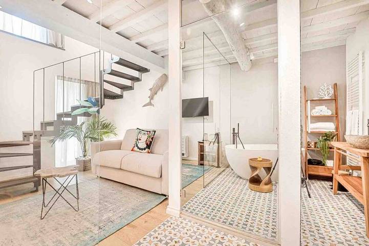 Asa Tre Uliva – The Elegance of Silence, the Luxury of the GenuineIn the most authentic heart of Corniglia, Casa Tre Uliva comes to life in 2025: a high-end guesthouse that redefines the concept of hospitality in the Cinque Terre. Four charming rooms, in Corniglia, Vernazza Gemeinde