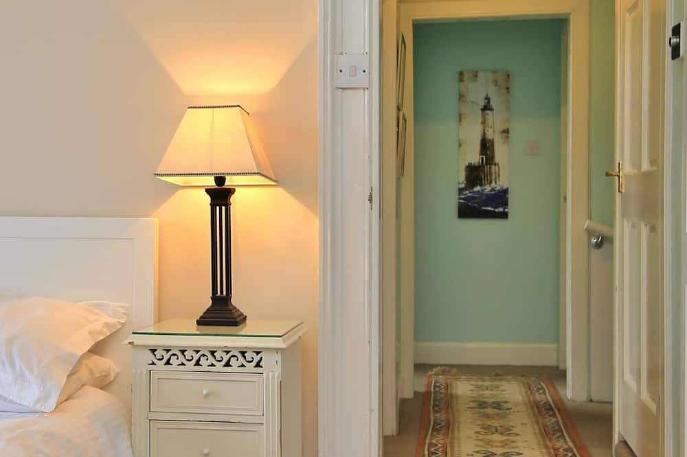 A beautiful 4 bedroomed house next to the harbour with fabulous gardens in Pittenweem, Fife region