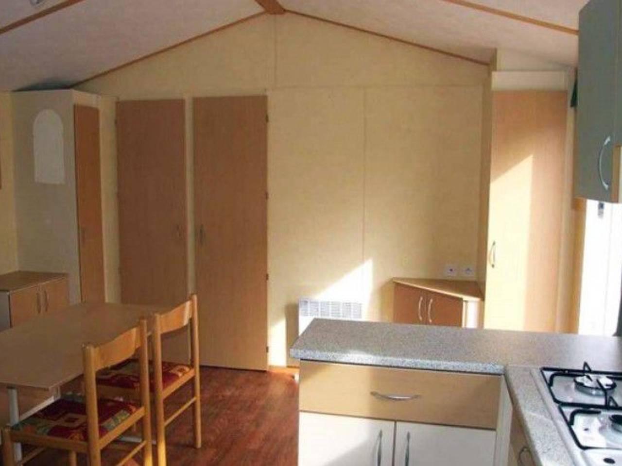 Casa móvil para 5 pers, terraza, cocina equipada in Salles-Curan, Lago de Pareloup