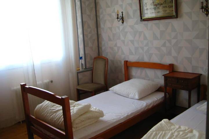 Gîte pour 5 personnes, avec piscine ainsi que terrasse et jardin, animaux acceptés à Sizun - 4