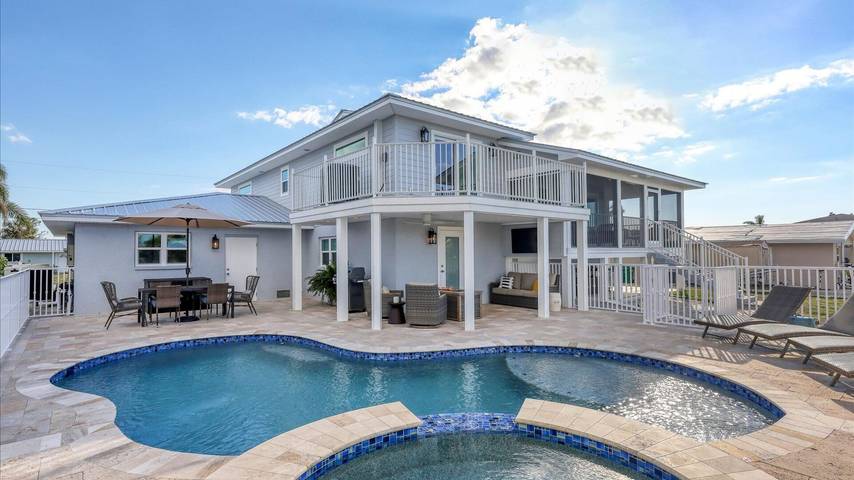 Vacation rental for 8 people, with yard and pool in Grove City