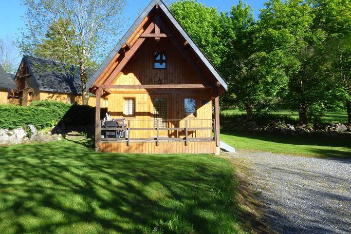Chalet pour 8 personnes, avec jacuzzi ainsi que terrasse et jardin, animaux acceptés dans les Pyrénées