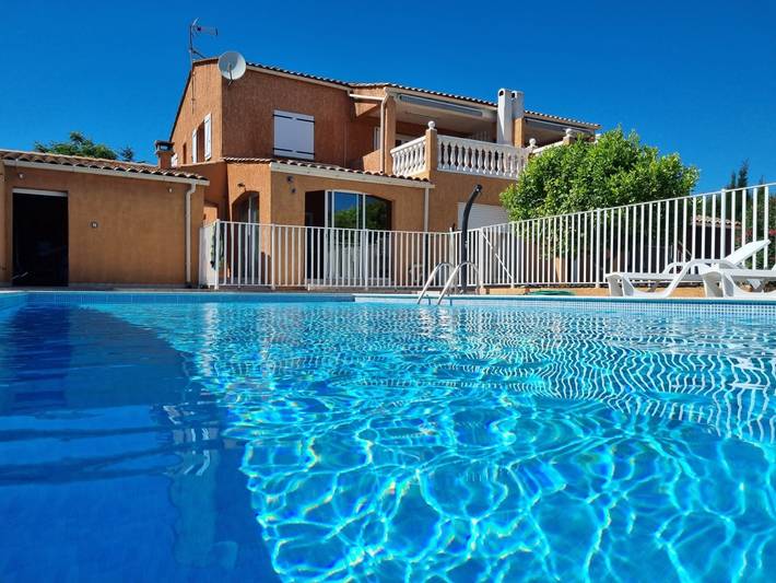 Gîte pour 4 personnes, avec jardin ainsi que balcon et piscine à Caux