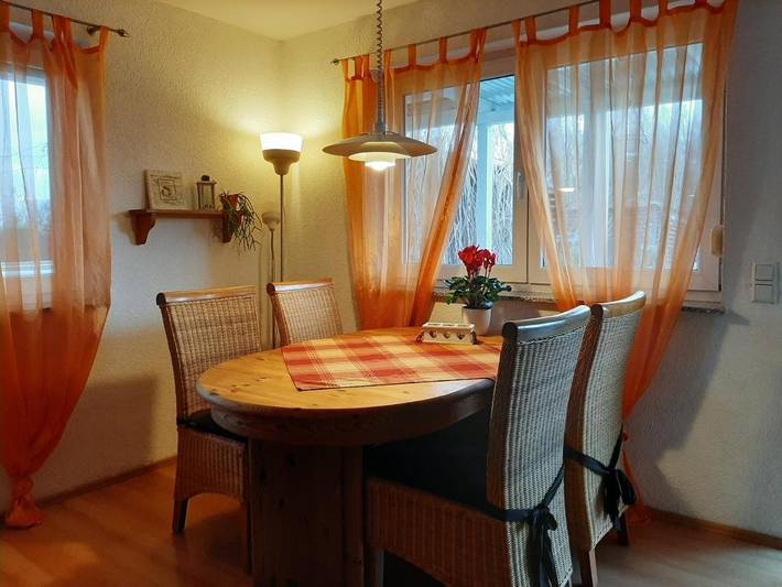 Ferienwohnung für 3 Personen, mit Terrasse und Garten sowie Ausblick in Allensbach - 2