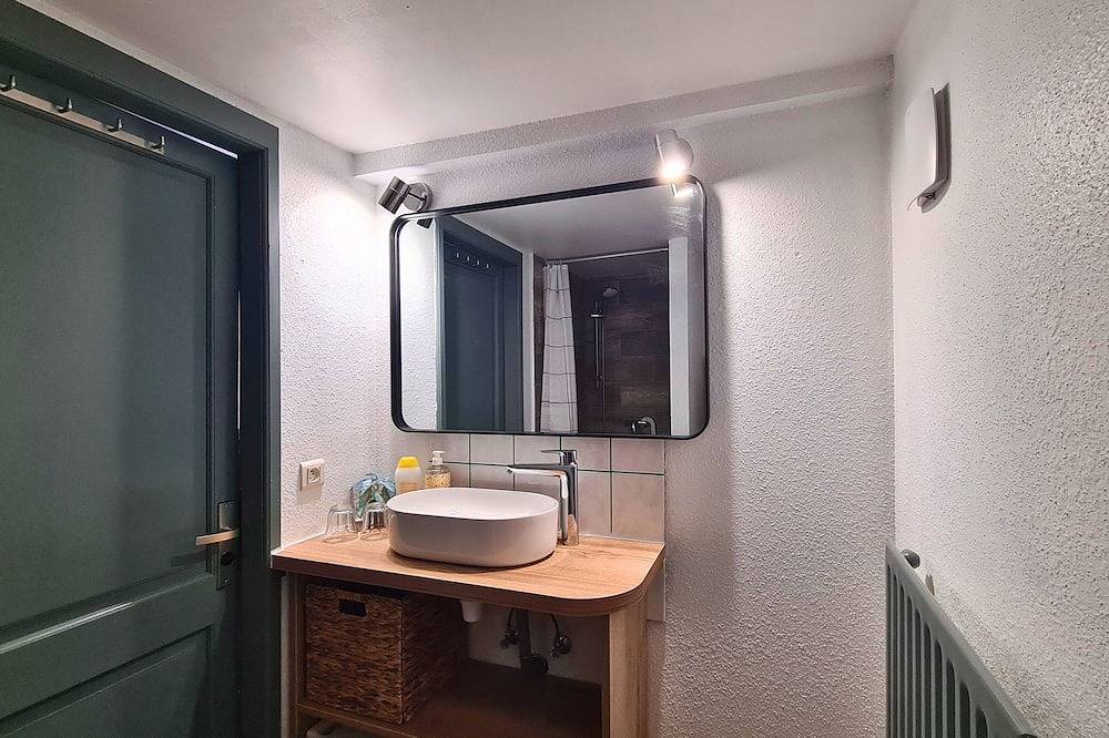 Appartement entier, 🌿 Gîte Familial & Pet Friendly – Jardin Clôturé – Parking & Borne Électrique in Beblenheim, Région de Ribeauvillé