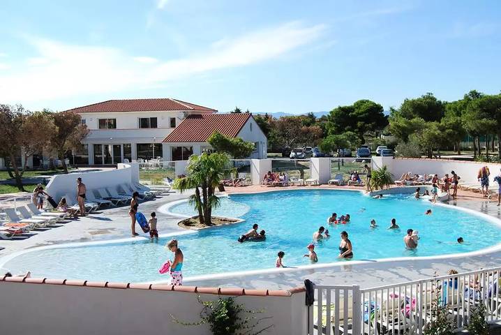 Villa pour 4 personnes, avec piscine ainsi que sauna et jardin - 1