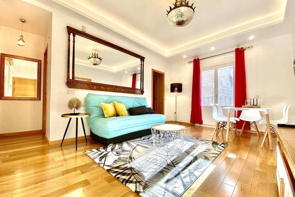 Entire apartment, Huertas Ii - 2 bedrooms, in the best area in Centro (Madrid), Madrid