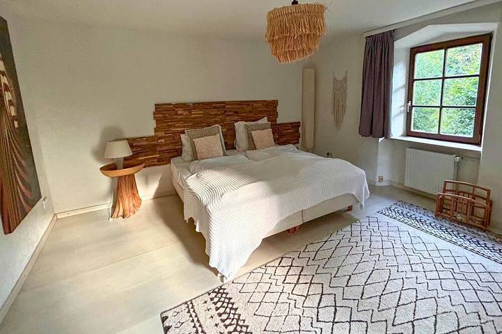 Attraktives Haus am Fuße einer Burgruine in Manderscheid, Bernkastel-Kues & Umgebung