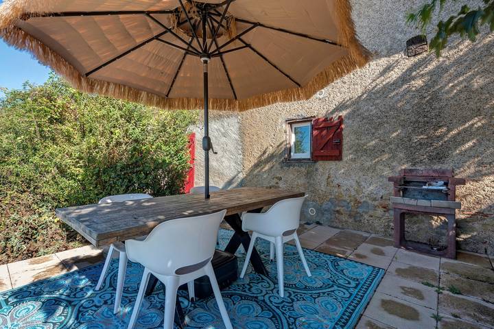 Holiday Home “Domaine Logis Gascogne, Gîte 3” Mountain View, Pool & Wi-Fi in Saint-Justin (Gers), Gers