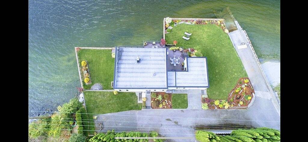 Vacation rental for 6 people, with balcony and yard as well as hot tub in Kitsap County