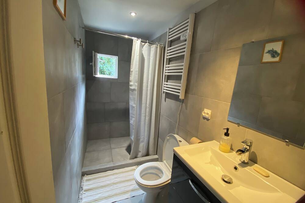Guest House avec un parking gratuit dans une cour privée in Saint-Roch-de-l'Orbiquet, Région de Lisieux