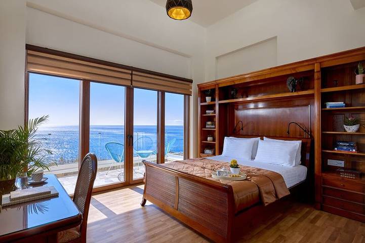 Griechische Strandvilla Atalandia mit beheiztem Pool, Fitnessraum, Grill & Büro in Kreta Süden