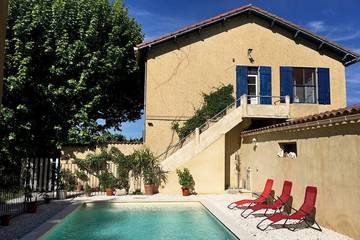 Gîte pour 2 personnes, avec piscine et jardin à Noves