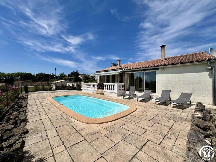 Gîte pour 4 personnes, avec Terrasse ainsi que Jardin et Piscine