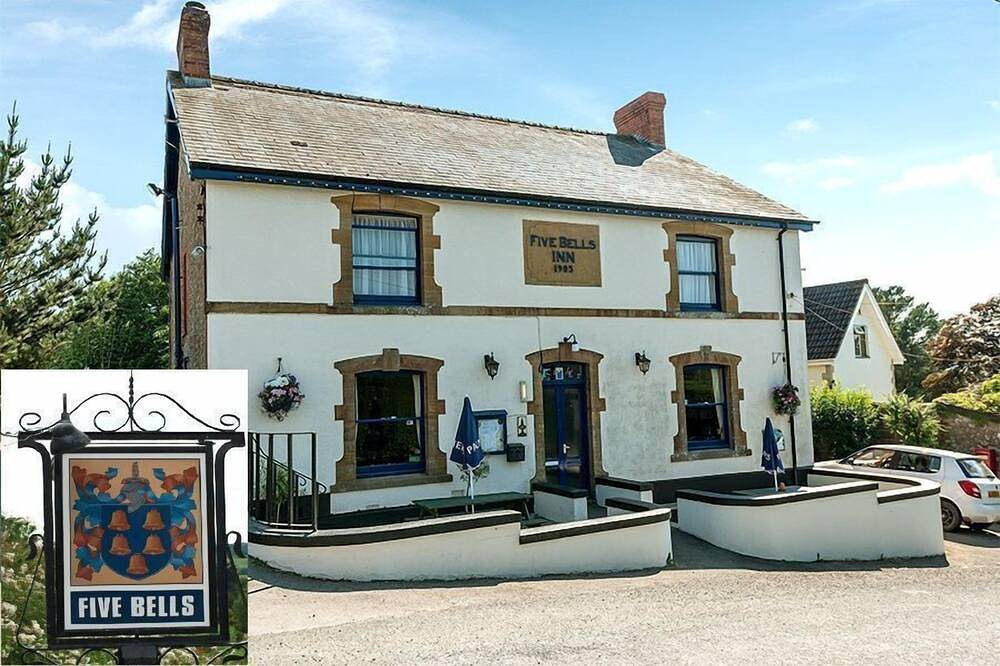 Smugglers Cottage - Logburner, Indoor Pool, Spa, Sauna Access , Alpacas! - sleeps 2 guests  in 1 bed in Dorset