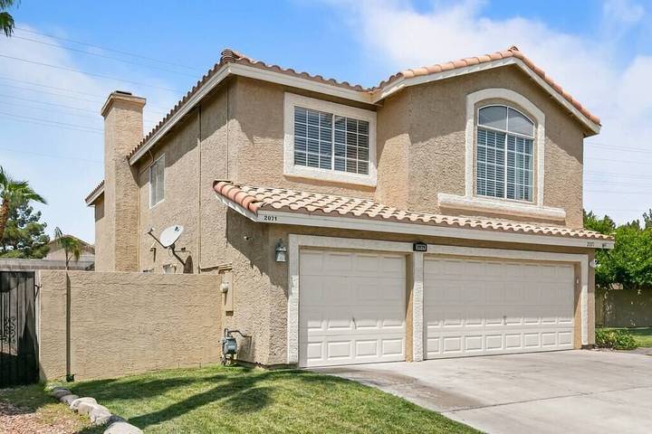 Vacation rental for 12 people, with yard in Henderson