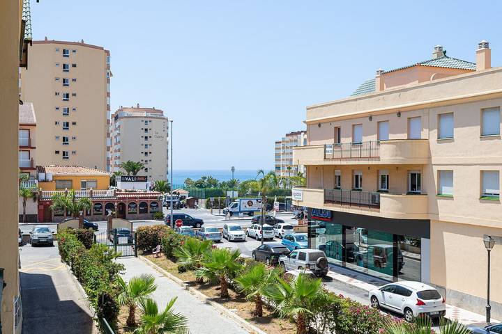 Ferienwohnung für 4 Personen, mit Meerblick und Balkon sowie Terrasse in Torrox