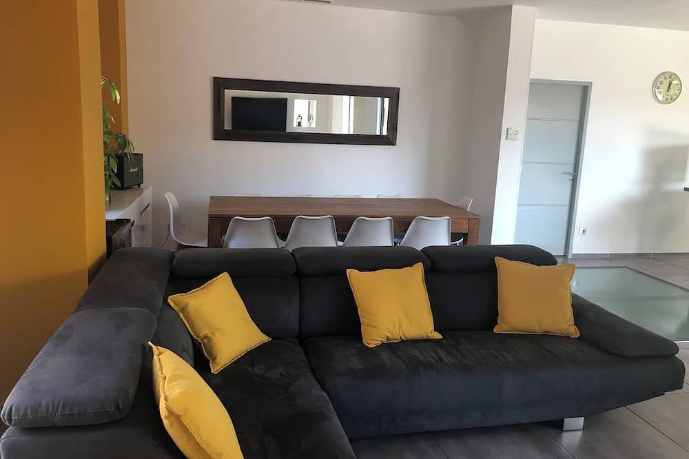 Contemporary air-conditioned villa with heated pool in Jacou, Montpellier region