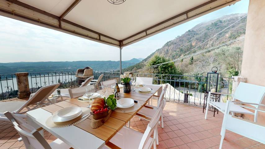 Ferienwohnung für 6 Personen, mit Garten und Balkon sowie Seeblick in Salò