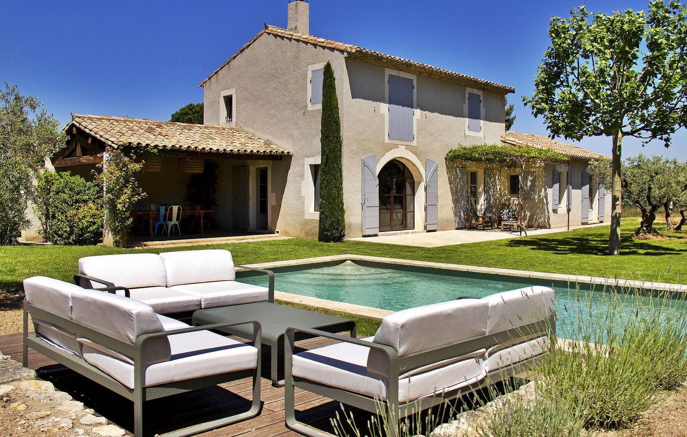 Escapade à Eygalières : Appartement spacieux avec piscine et parking in Eygalières, Région d'Arles