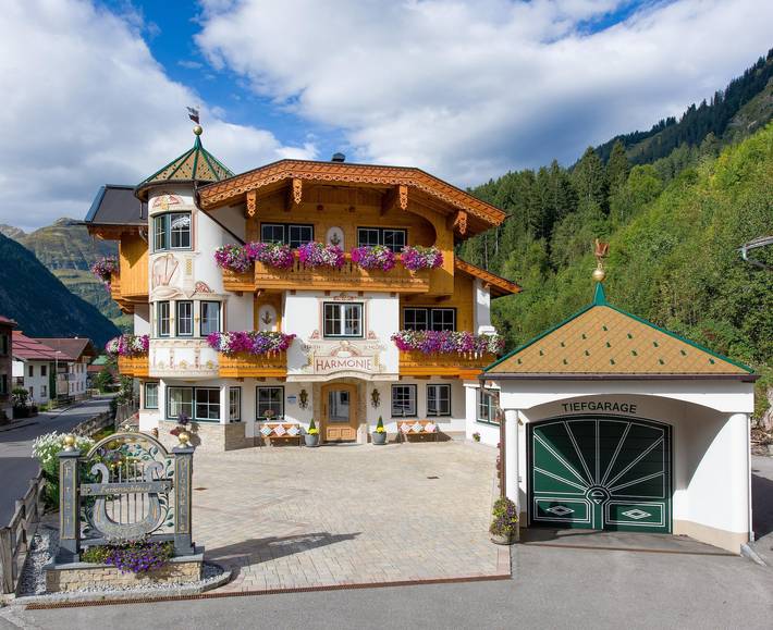 Apartmenthotel für 4 Personen, mit Balkon und Terrasse sowie Garten und Sauna in Holzgau