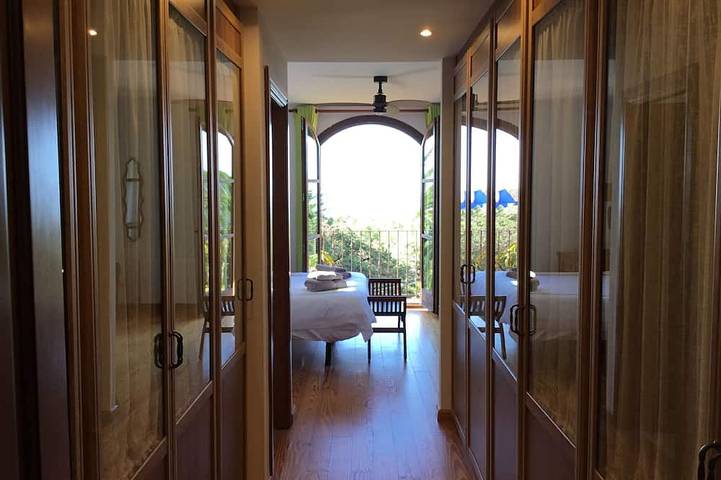 Very spacious family villa with large private heated pool & beautiful sea views in Carib Playa, Marbella