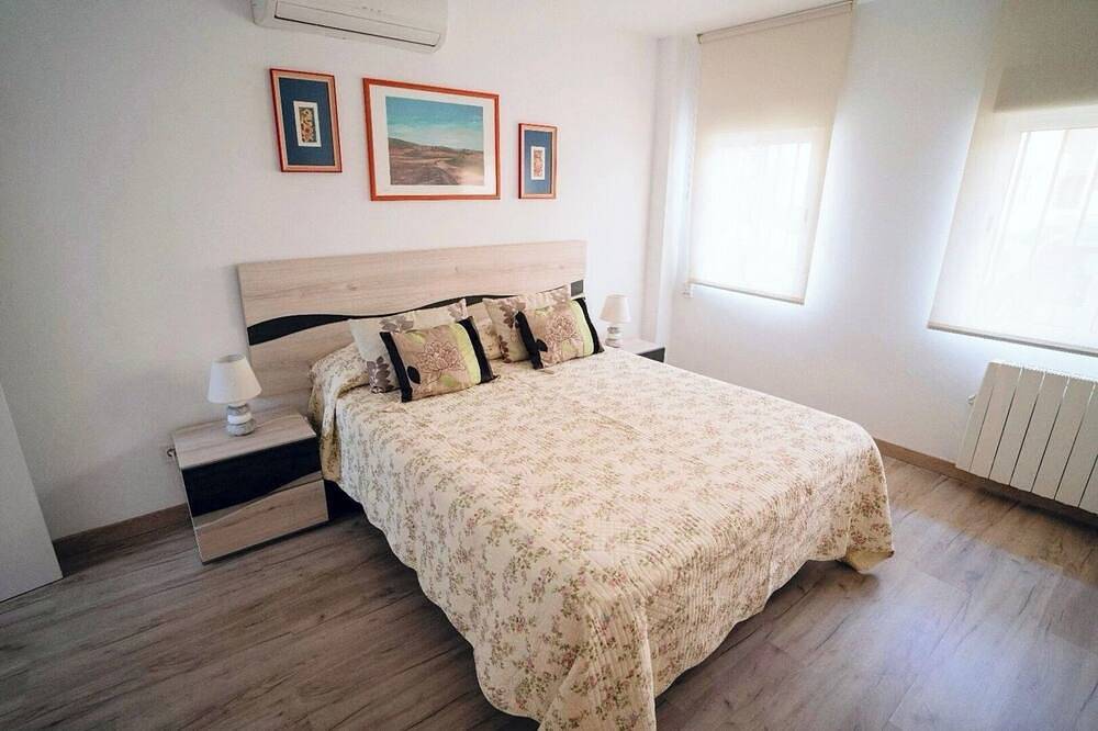 Entire apartment, Comfortable apartment near Airport by bebalmy in Barajas, Madrid