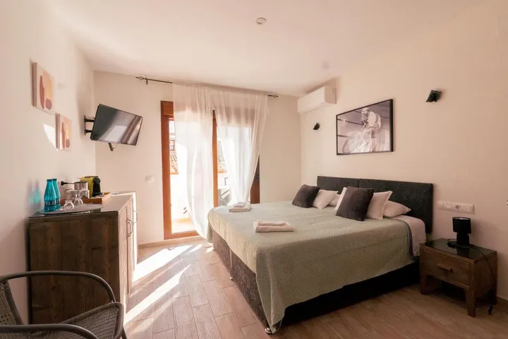 Hotel for 2 people, with view and balcony - 1