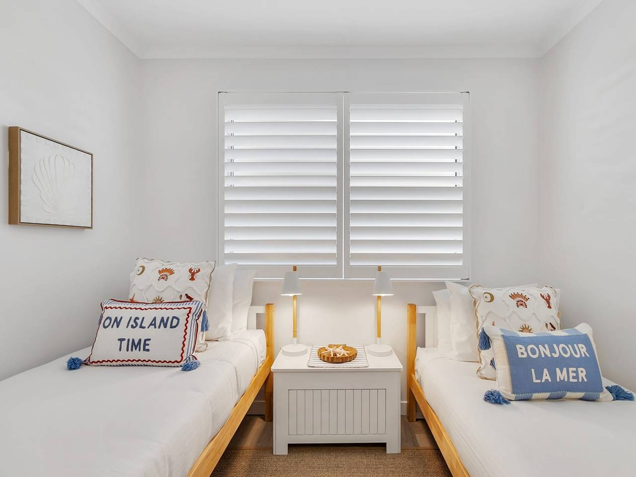 Entire apartment, 3-Bed Haven with Balcony and Bbq, 5-Min to Beach in Coolum Beach, Sunshine Coast