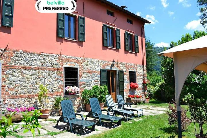 Location de vacances pour 12 personnes, avec jardin à Castiglione di Garfagnana