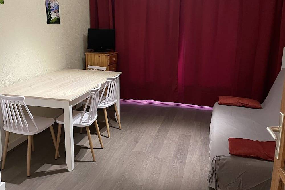Apartamento entero, 6-person apartment - at the foot of the slopes - swimming pool and tennis court (in summer) in Station de Risoul, Risoul