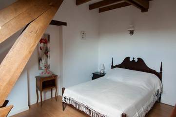 Gîte pour 6 personnes, avec jardin ainsi que vue et piscine à Sarrazac