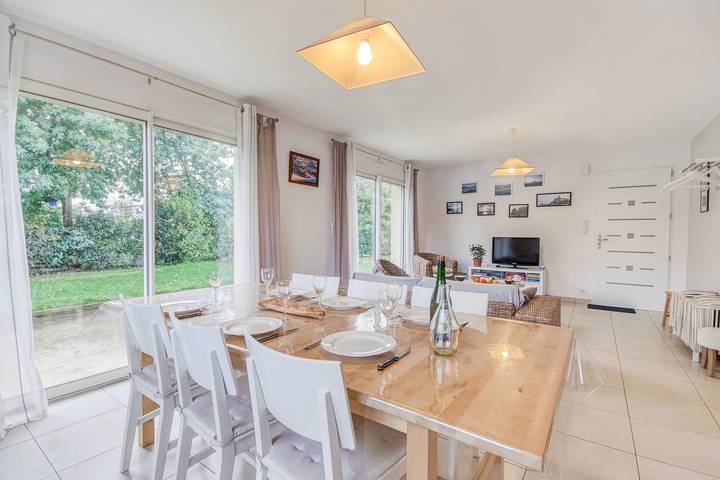 Location de vacances pour 8 personnes, avec Terrasse et Jardin dans Plage du Port Morvan