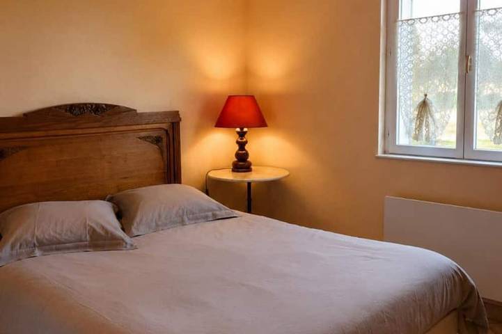 Haus mit 2 Schlafzimmern und umzäuntem Garten in Sologne, Haustiere erlaubt in Aurouër, Allier