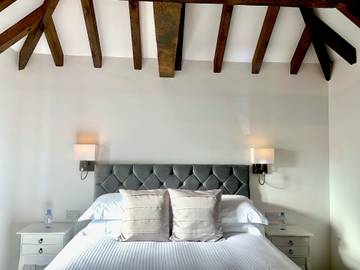 Holiday Rental for 22 People in Hellingly, East Sussex, Photo 4