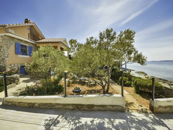 Ferienhaus für 6 Personen, mit Terrasse und Garten auf Pasman