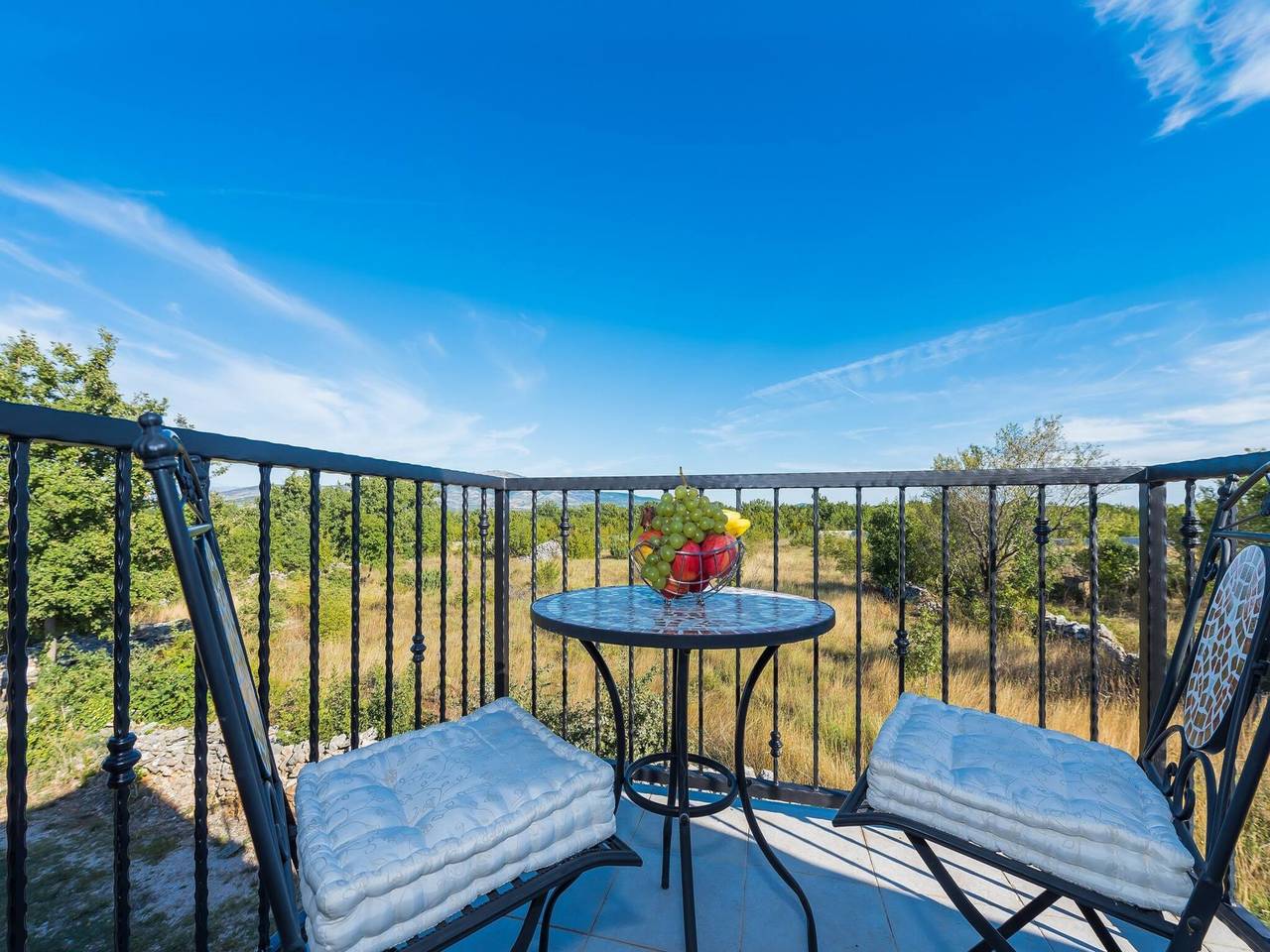 Haus mit drei Schlafzimmern und Swimmingpool in Dalmatinisches Zagora