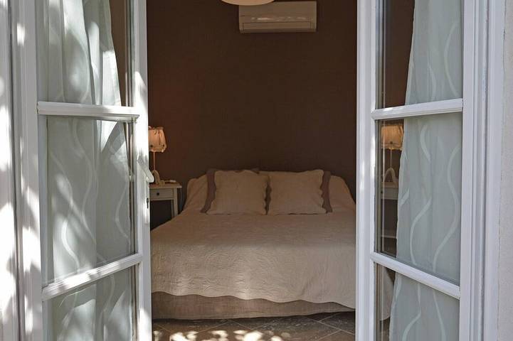 Farmhouse in Carpentras with Pool in Carpentras, Vaucluse
