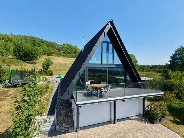 Ferienhaus für 4 Personen, mit Balkon und Terrasse sowie Garten und Ausblick in Rhein Main Gebiet
