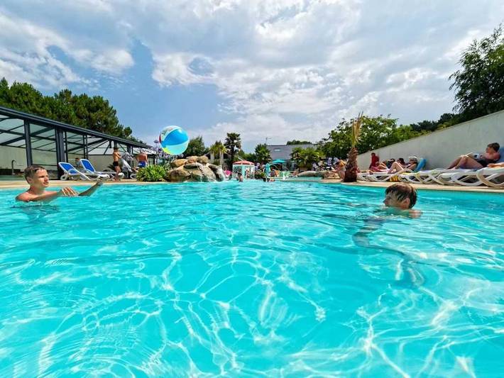 Camping pour 4 personnes, avec bassin pour enfant et sauna à Saint-Lunaire