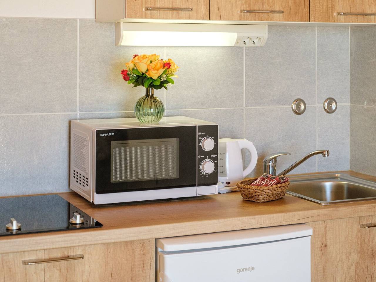 Ganze Wohnung, Rooms Sani - Double Room with Terrace and Sea View (S3) in Brela, Makarska Riviera