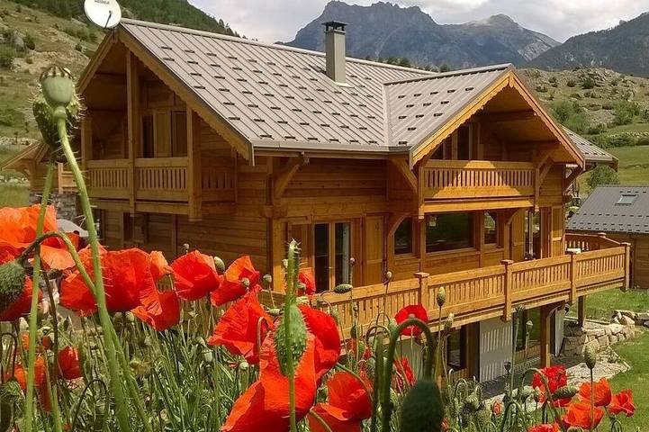 Gîte pour 14 personnes, avec jacuzzi et balcon à Freissinières