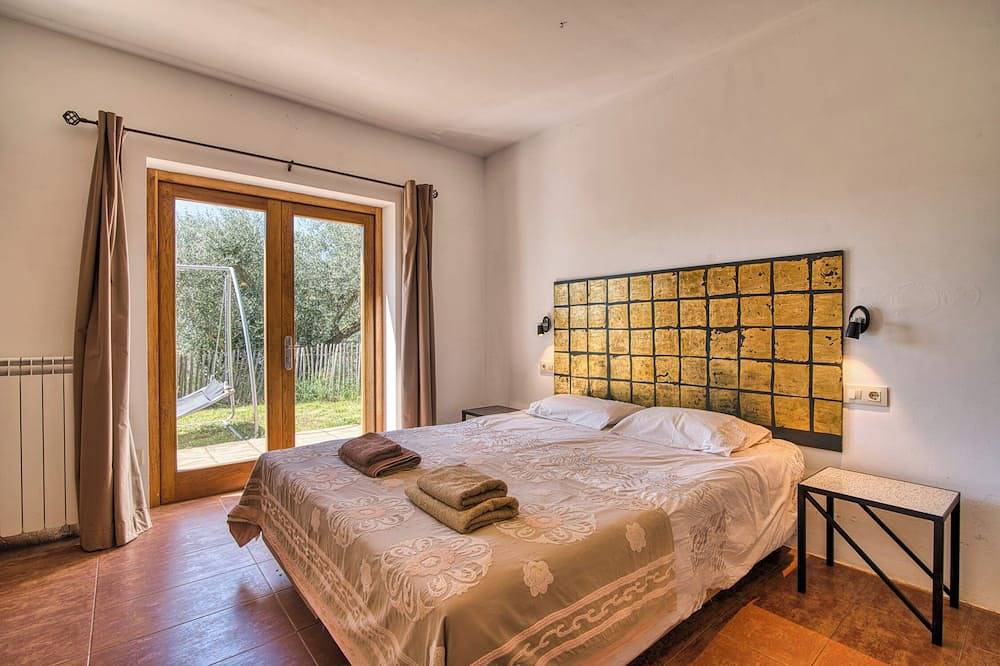 Apartamento entero, Renovated Spanish masia with detached cottage in Cistella, Alt Empordà