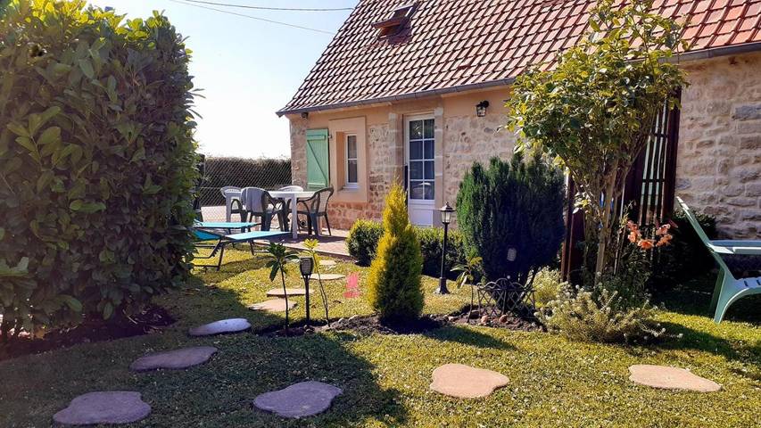 Location de vacances pour 2 personnes, avec Terrasse ainsi que Jardin et Vue à Beuvrequen