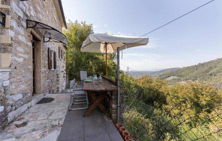 Appartement vue mer avec lit bébé & plus in Pietrasanta, Riviera Italienne