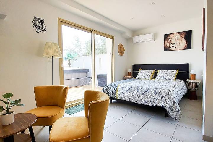 Gîte pour 2 personnes, avec jardin ainsi que jacuzzi et terrasse à Solliès-Pont - 2