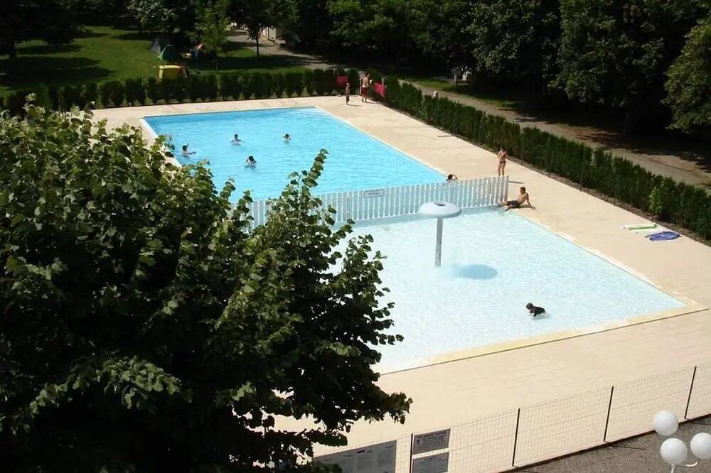 Camping 3 étoiles - Piscine in Bretenoux, Lot