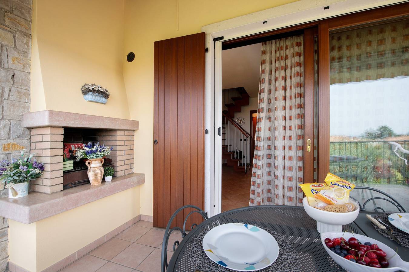 Geheel appartement, Appartement 'Bardolino Home and Pool' met uitzicht op het meer, Wi-Fi en airconditioning in Bardolino, Garda Bergen