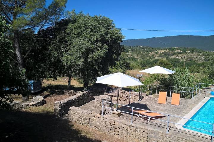 Location de vacances pour 10 personnes, avec balcon et jardin, animaux acceptés à Pompignan