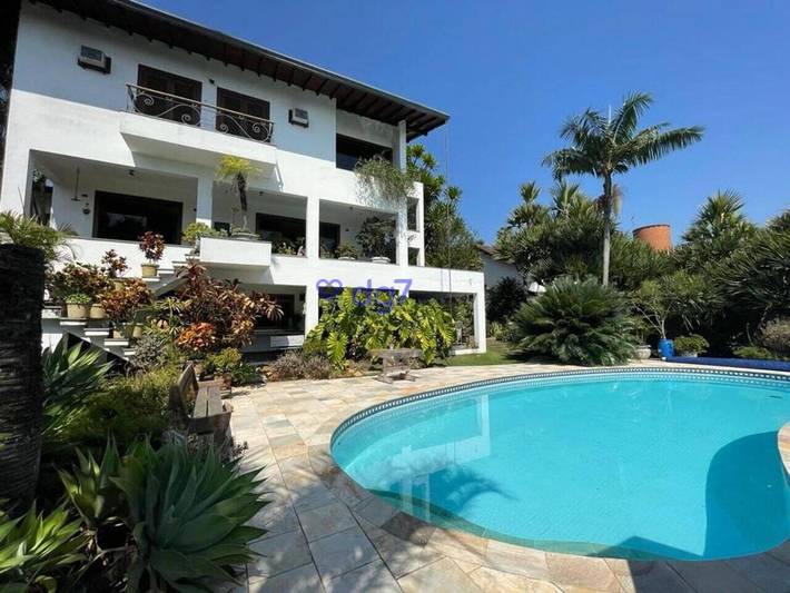 Casas e apartamentos de temporada para 8 pessoas, com vista e piscina e ainda jardim em Carapicuíba